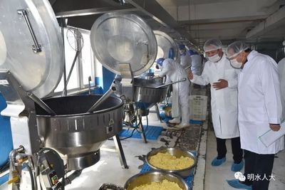 縣人大開展全縣食品藥品安全監(jiān)管工作情況調(diào)查——聚焦食品經(jīng)營環(huán)節(jié)